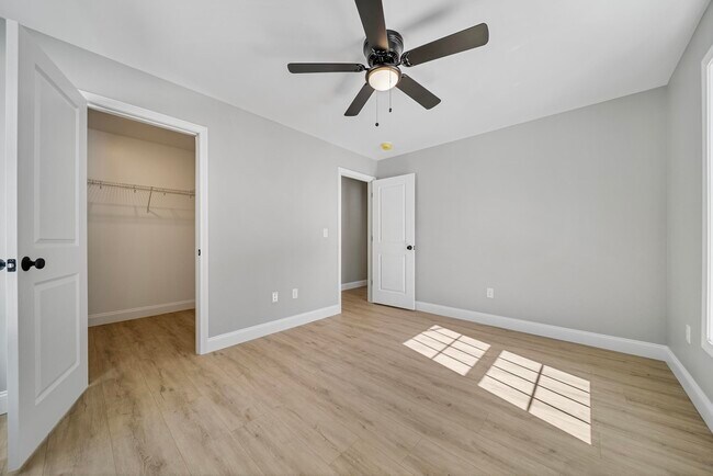 Building Photo - 142 S Main St