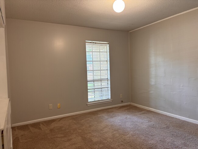 Building Photo - 3438 Malabar Rd