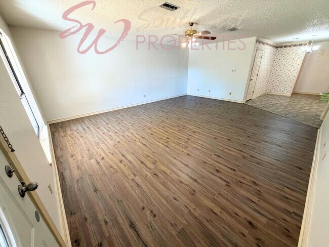 Building Photo - 2 bedroom 2 bath well maintained home close to city park!