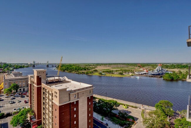 Building Photo - Two bedroom end unit condo with stunning d...