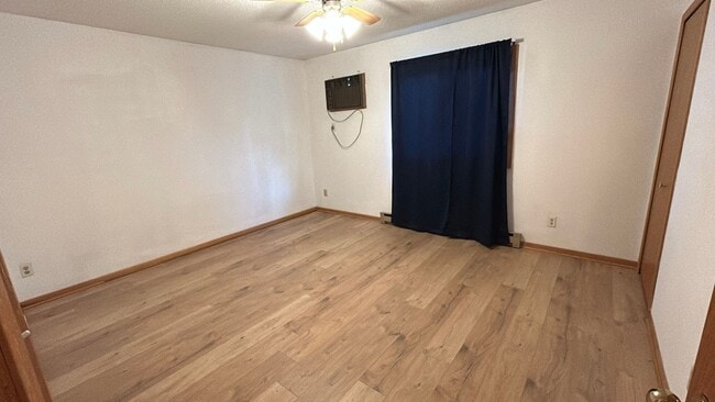 Building Photo - Now Available | 2 Bed, 1.5 Bath Townhome i...