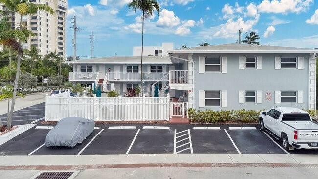Building Photo - 4658 Bougainvilla Dr