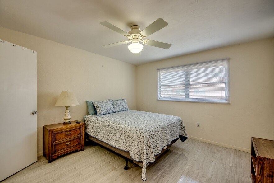 Building Photo - 909 SE 46th Ln