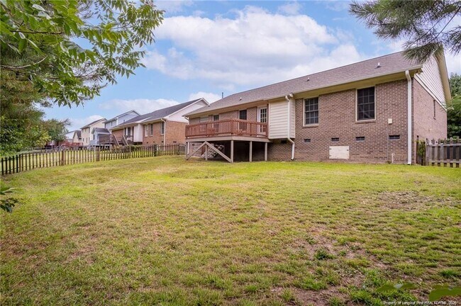 Building Photo - 402 Roundtree Dr