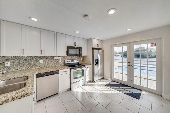 Building Photo - 5900 N Farragut Dr