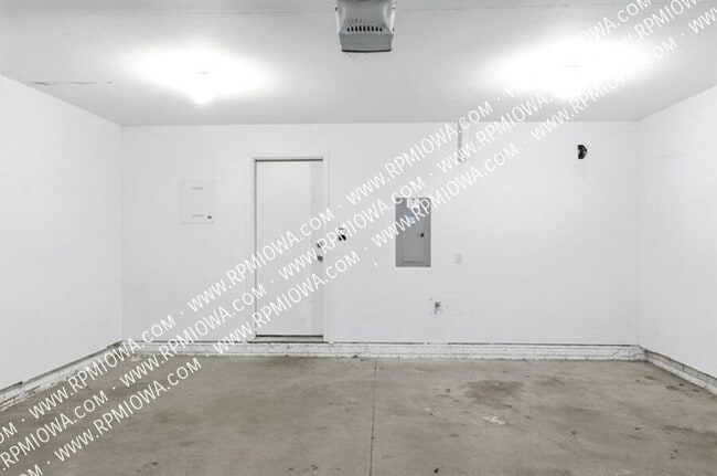 Building Photo - 9140 Greenspire Dr