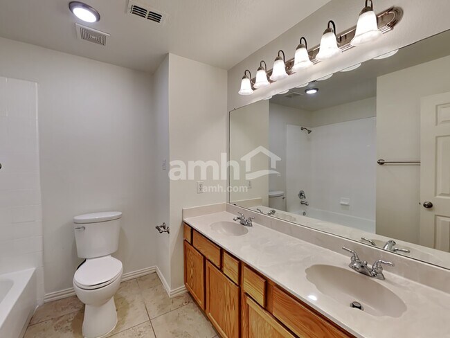 Building Photo - 6213 Richmond Dr
