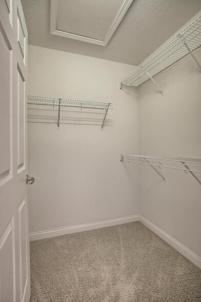 Building Photo - 703 N Prairie View Rd