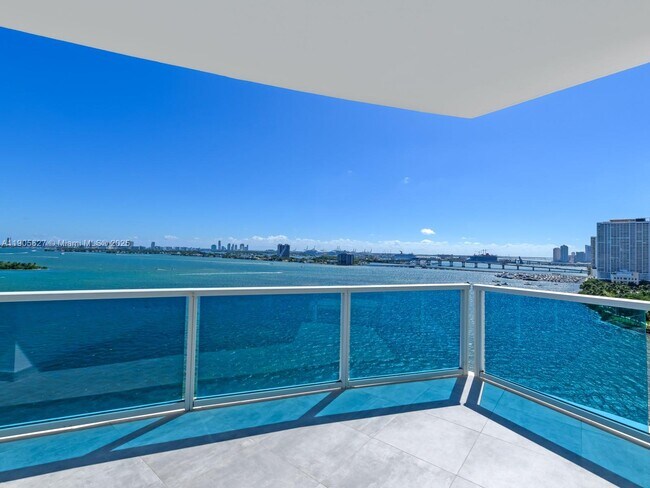 Building Photo - 725 NE 22nd St