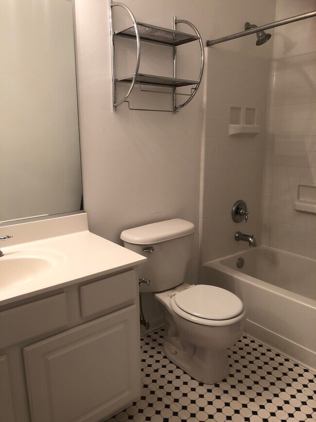 Building Photo - 617 Cary Woods Cir