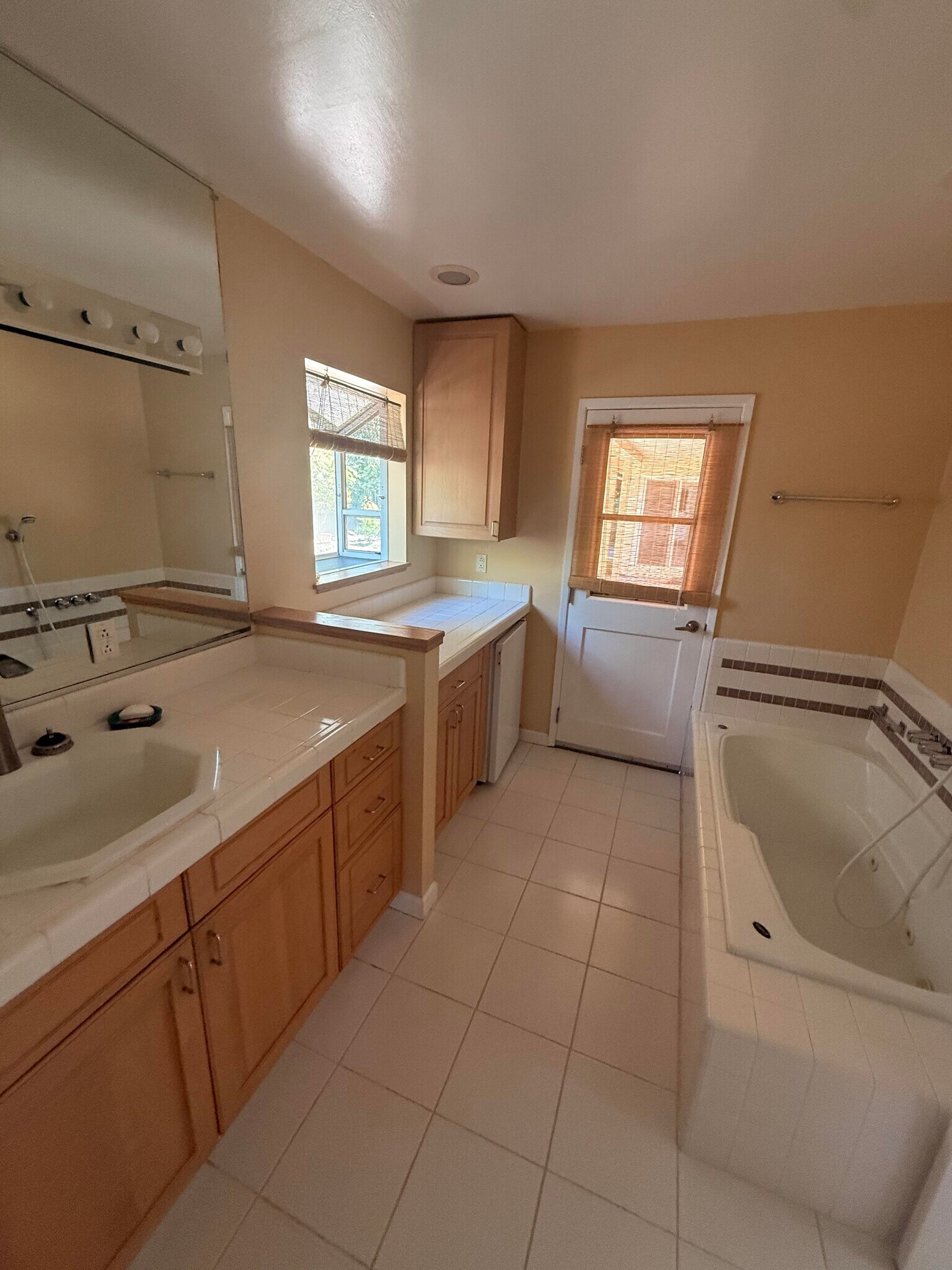 Building Photo - 1389 Chelsea Dr