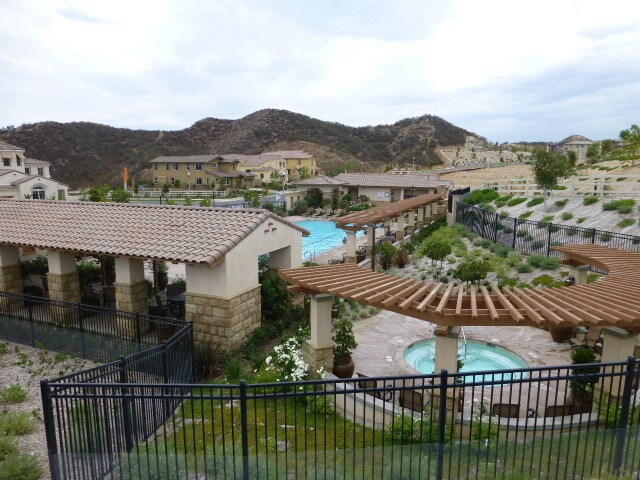 Building Photo - 4-Bedroom Home with Solar, Loft, and Gated Community Amenities in Valencia!