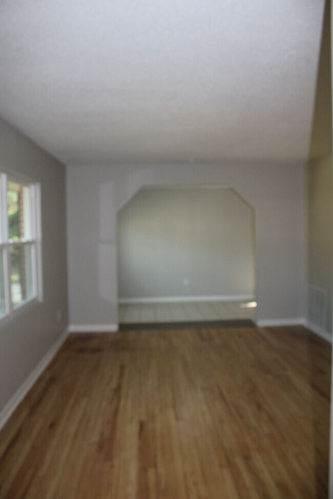 Building Photo - 3 Bedroom 2 Bath W/ Bonus Room In Augusta!