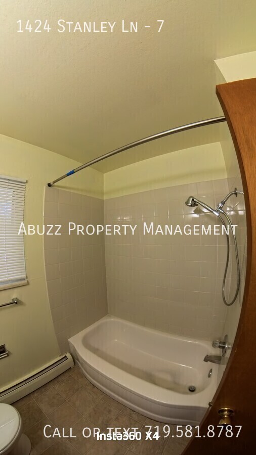 Building Photo - 1424 Stanley Ln