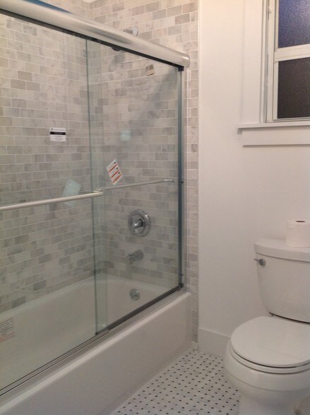 Marble Bathroom - 1113 Grinnell St