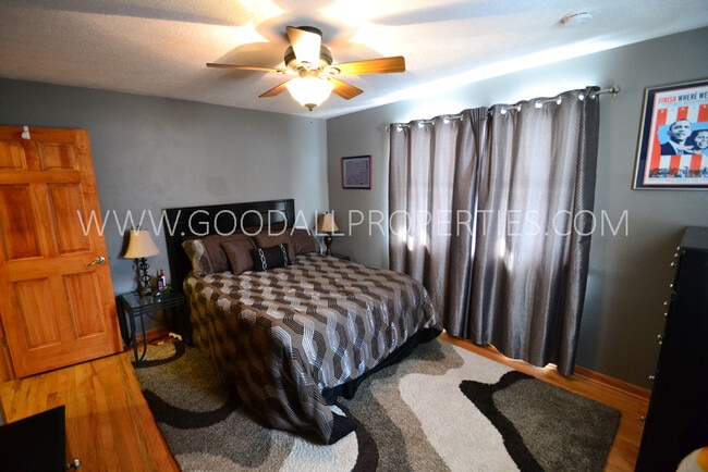 Building Photo - 3 Bedroom Ranch in Urbandale