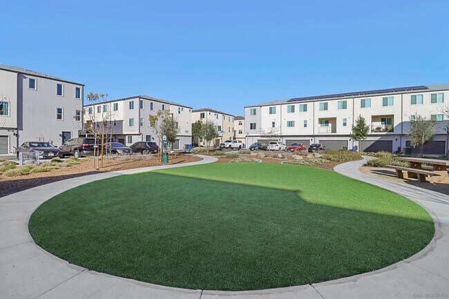 Building Photo - 5460 Shorefront Dr