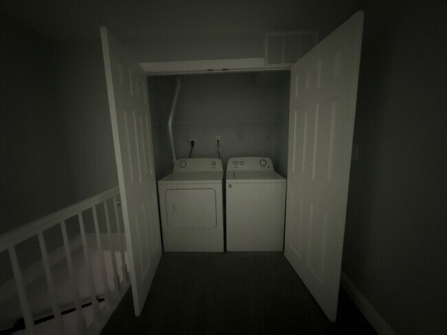 Building Photo - Three Bedroom house in Baltimore
