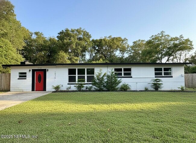 Primary Photo - 1836 Agave Cir S