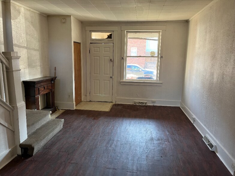 Building Photo - 1619 Lenz Ave