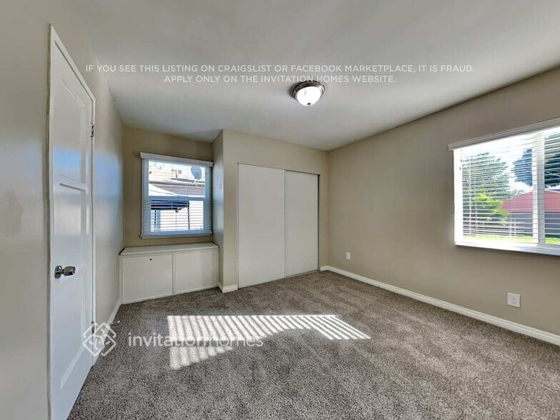 Building Photo - 726 E 99th St