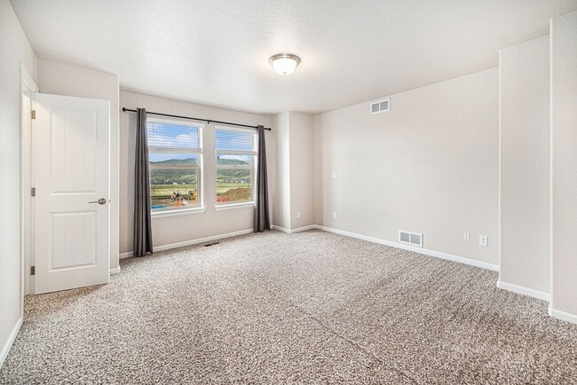 Building Photo - Stunning Solterra Townhome with Spacious B...