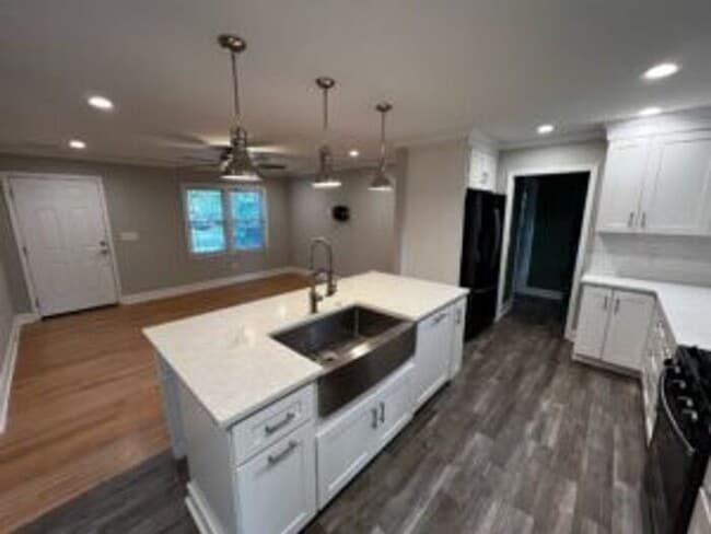 Building Photo - 1343 Hermitage Ave