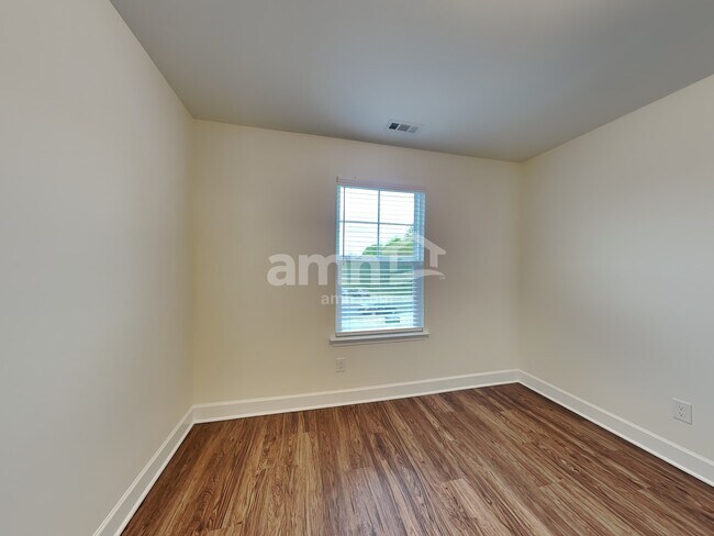 Building Photo - 3110 Esquire Dr
