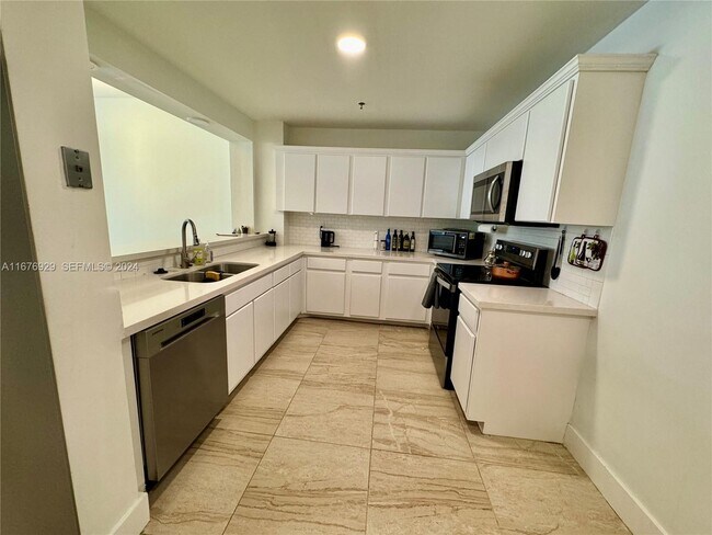 Building Photo - 201 Crandon Blvd