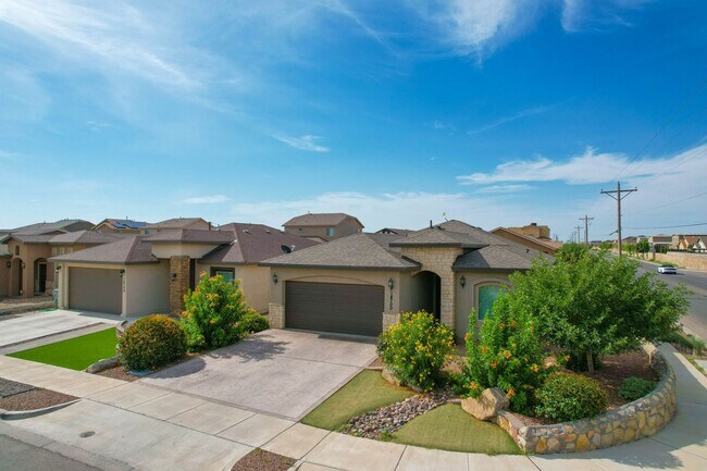 Building Photo - Furnished Eastside Beautiful 3 bed/2 baths for RENT Utilities & Wi-Fi INCLUDED