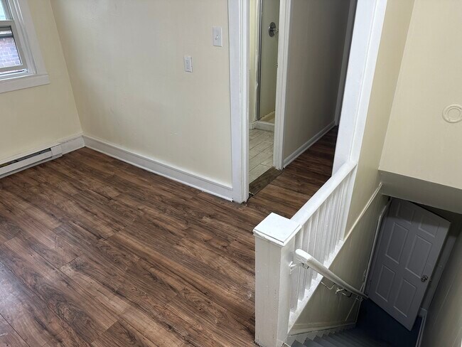 Building Photo - 318 Ardmore Ave