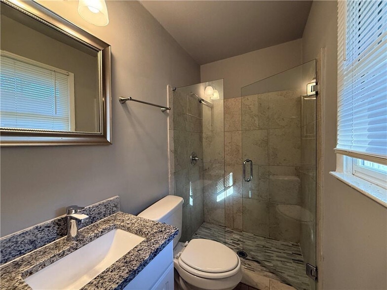 Building Photo - Room in House on Carolyn Dr SW