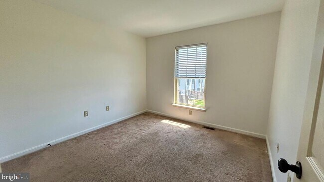 Building Photo - 424 Waverly Woods Dr