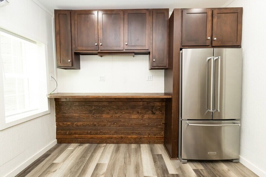 Building Photo - 5640 US-41