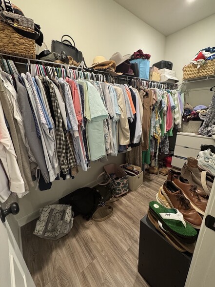 Master Closet - 2533 Darlene St