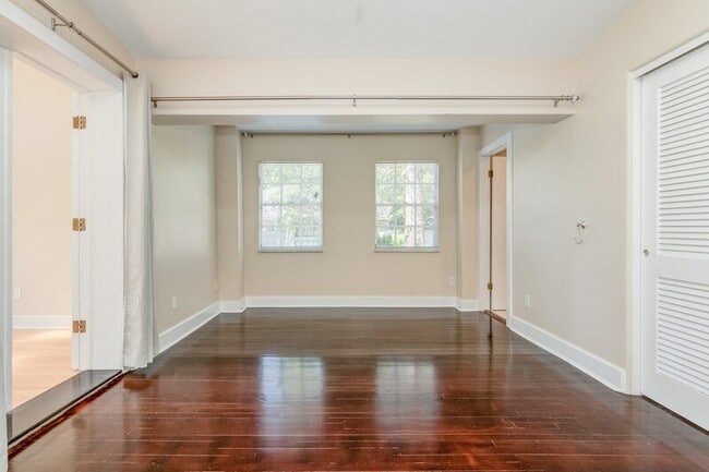 Building Photo - 1141 Valencia Ave