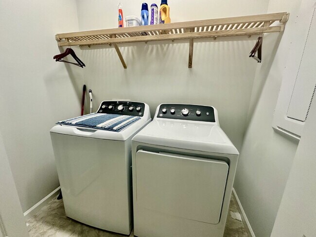 Building Photo - Margaritaville Two Bedroom Fully Furnished Home!