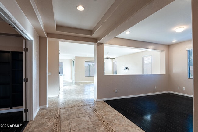 Building Photo - 453 W Lantana Pl