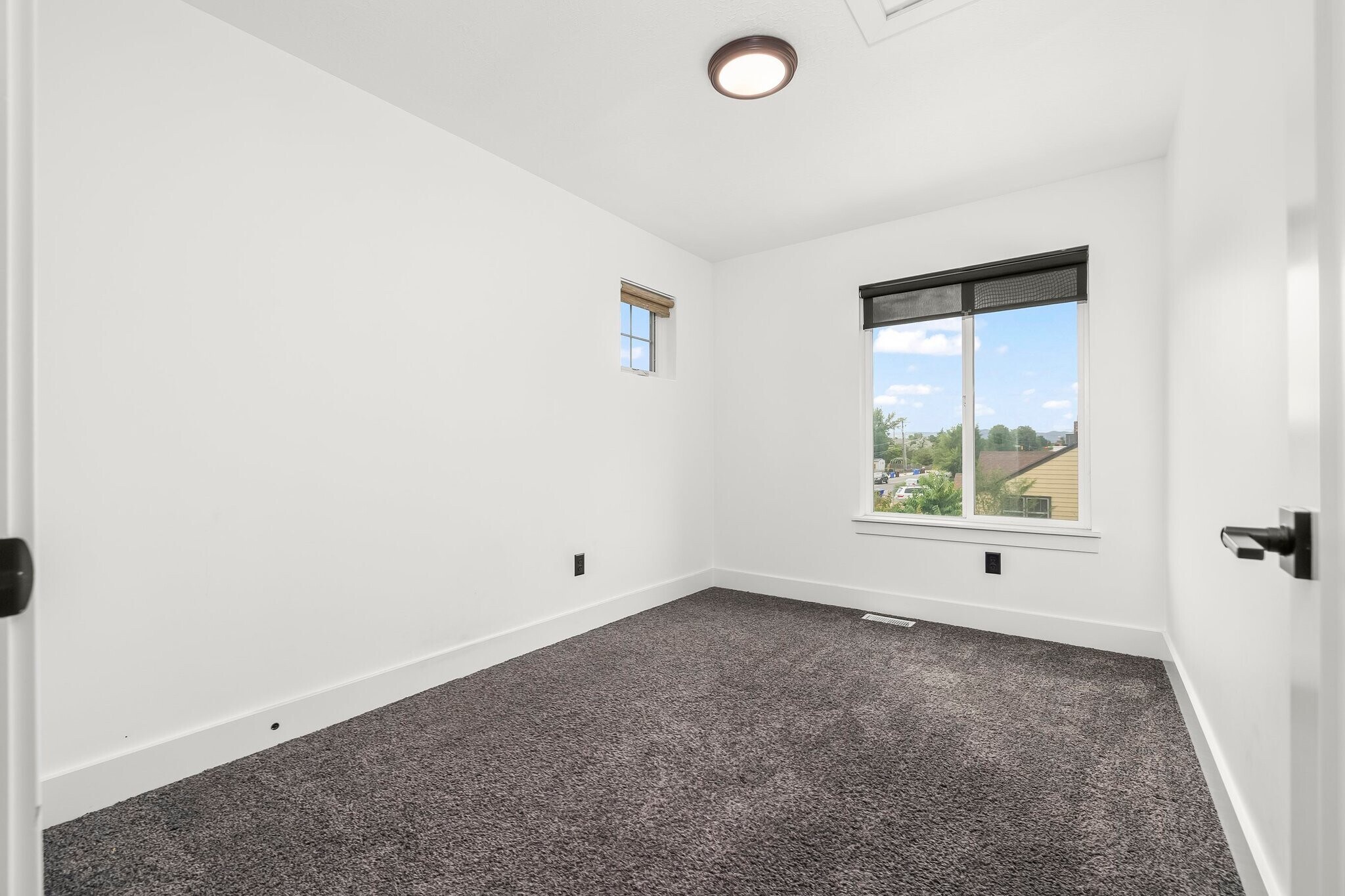 Building Photo - 7084 S 300 E