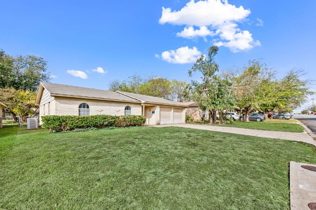 Building Photo - Charming 3-Bed, 2-Bath Gem in Fort Worth – Your Cozy Living Awaits!