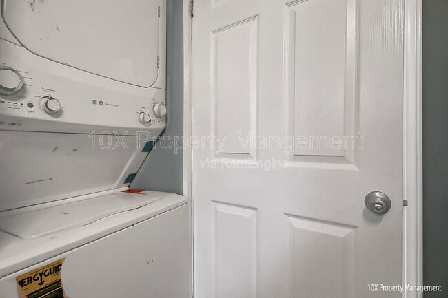 Building Photo - 2918 Azelda St