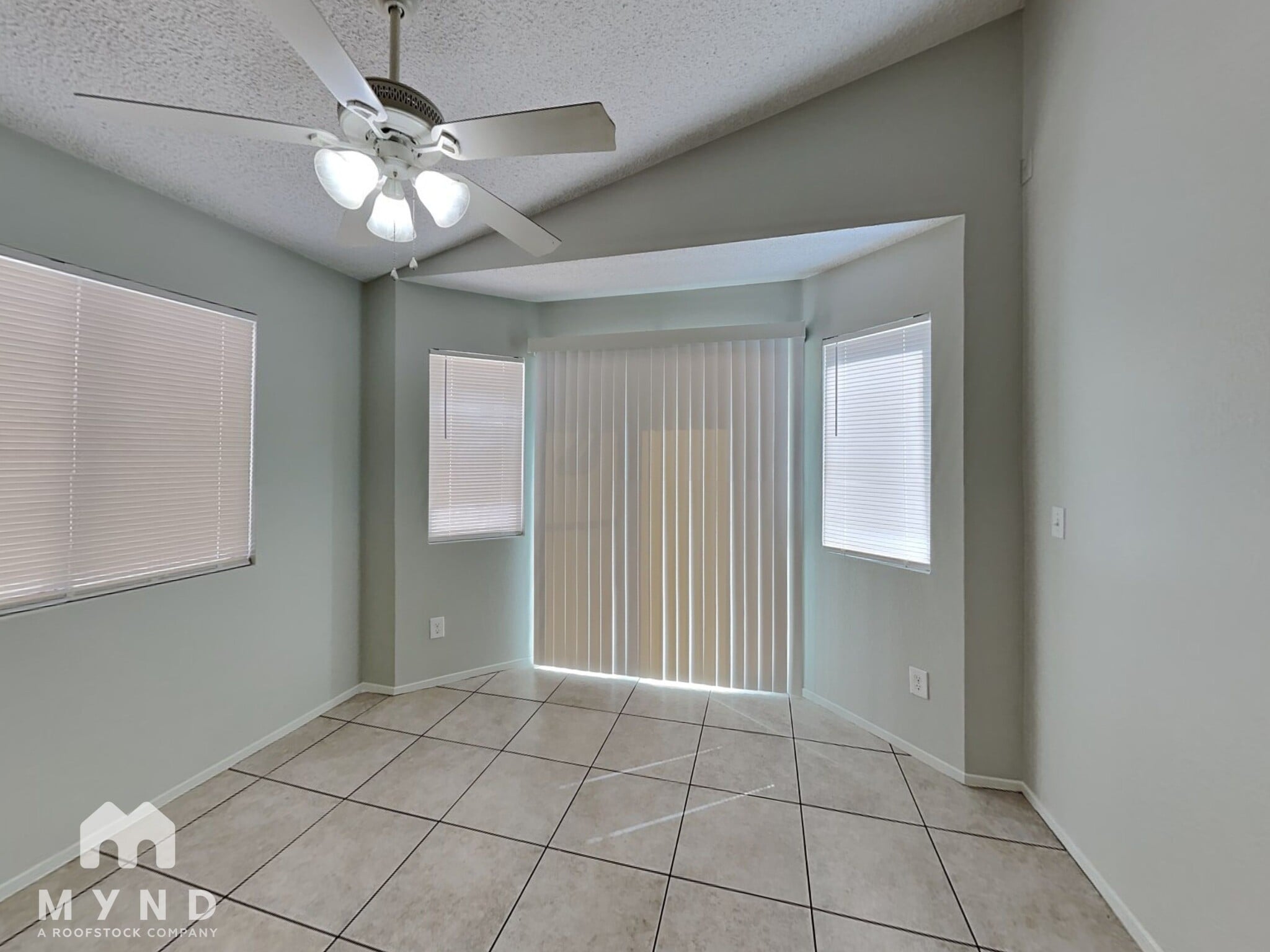 Building Photo - 1328 Sun Point Dr