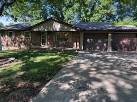 Building Photo - 205 S Forester Dr