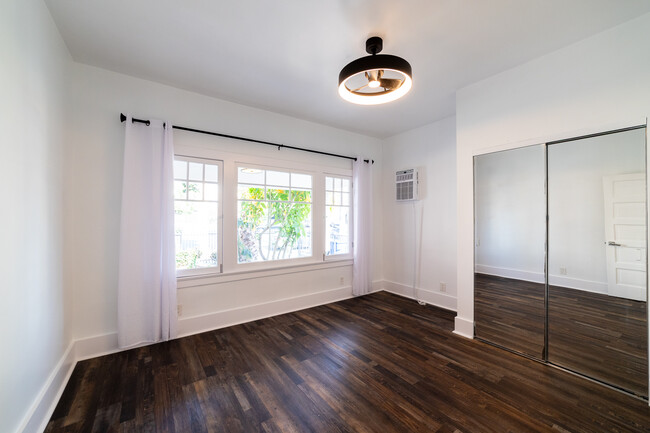Building Photo - 321 Heliotrope Dr