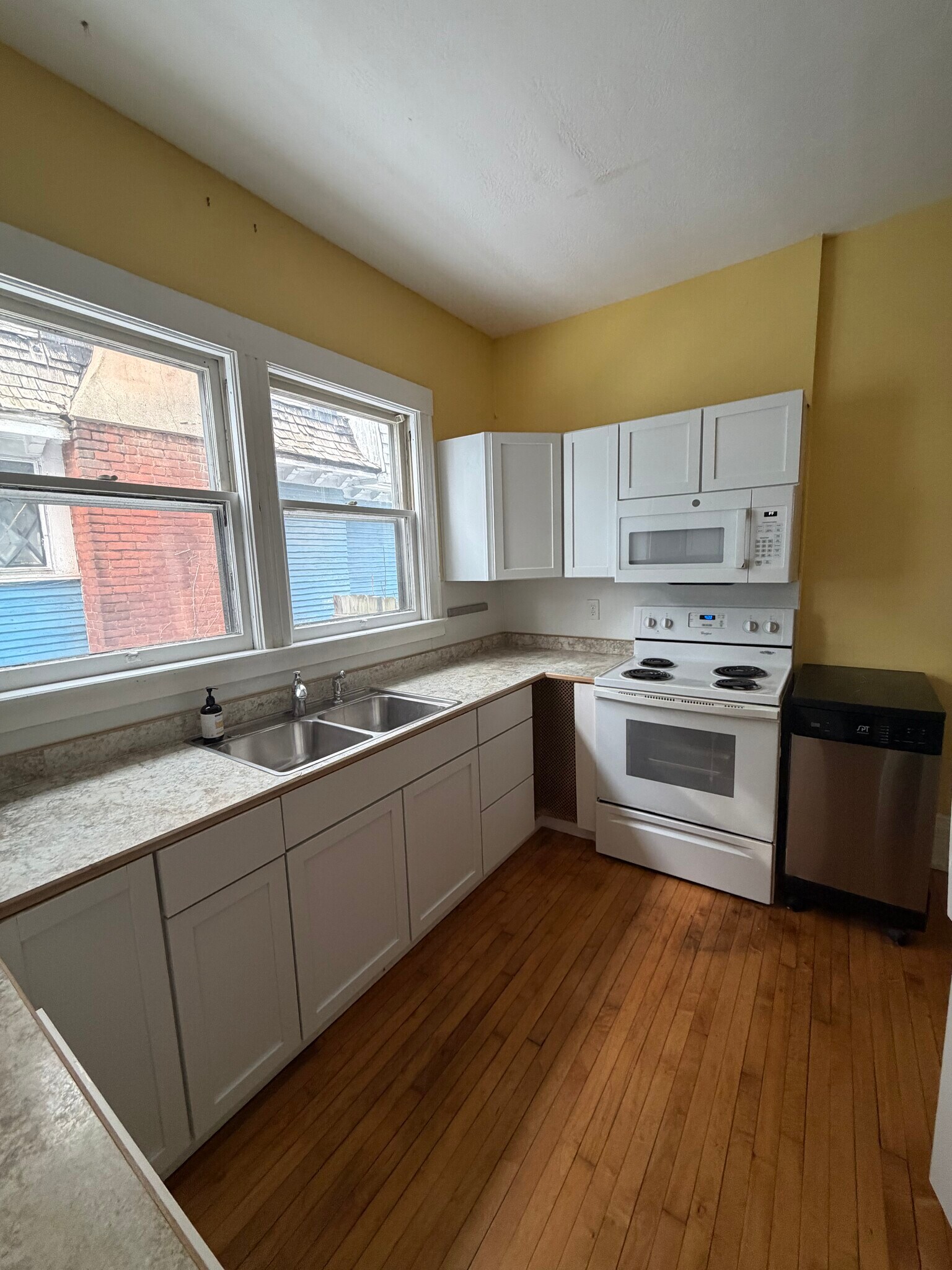 Building Photo - 612 Cherry St