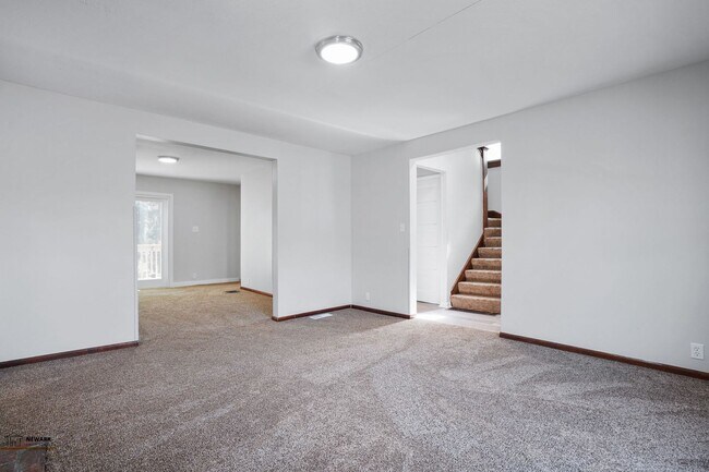Building Photo - Spacious 3 Bed, 2 Bath in Newark - Move-In...