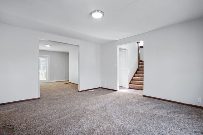 Building Photo - Spacious 3 Bed, 2 Bath in Newark - Move-In Ready