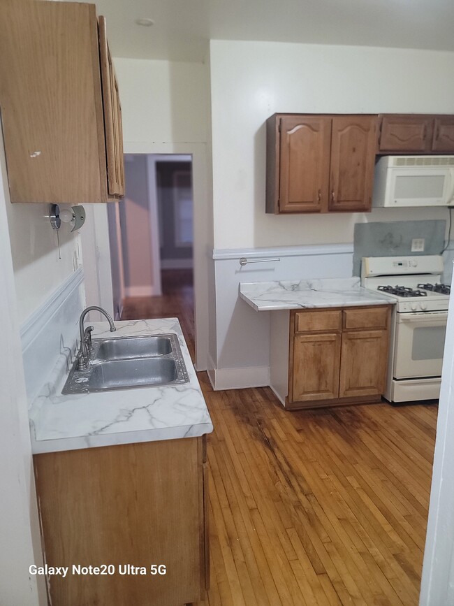 Kitchen - 2739 N 34th St