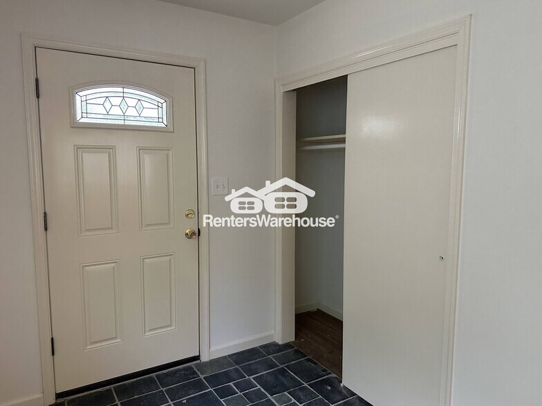 Building Photo - 17825 Falls Rd