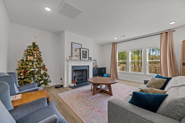 Building Photo - 109 Station Yard Rd